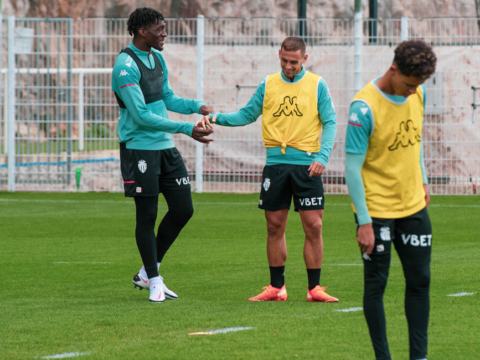 Le groupe au travail pendant la trêve internationale