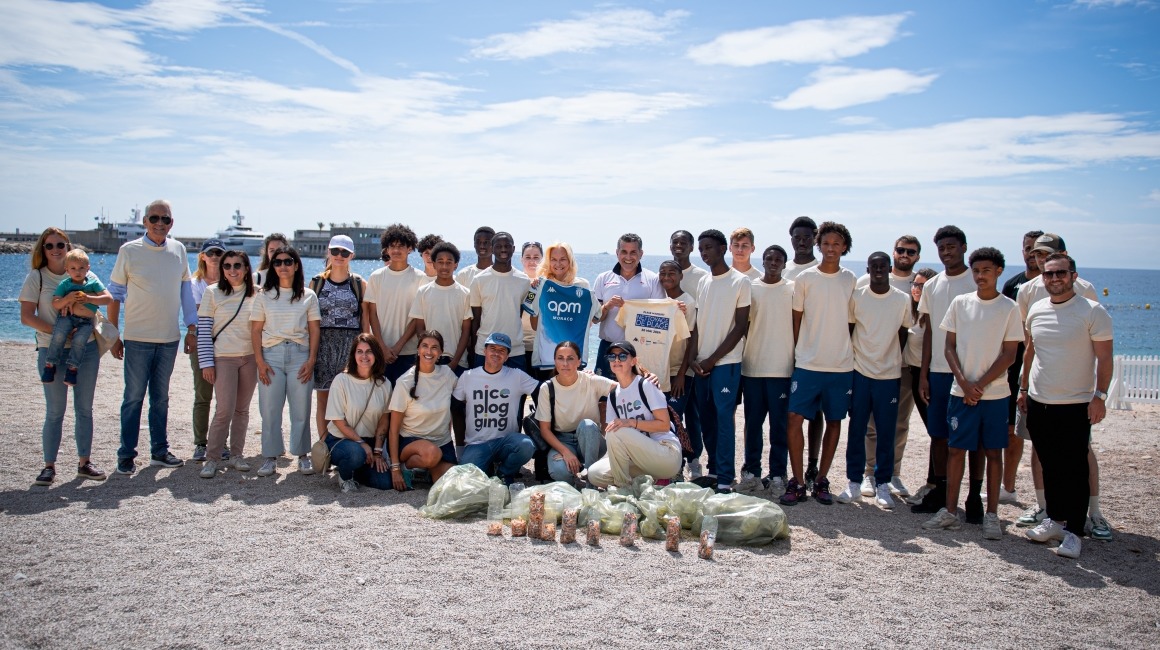 Academy : opération nettoyage de plage pour les U16