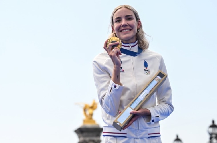 Cassandre Beaugrand sacrée championne olympique du triathlon