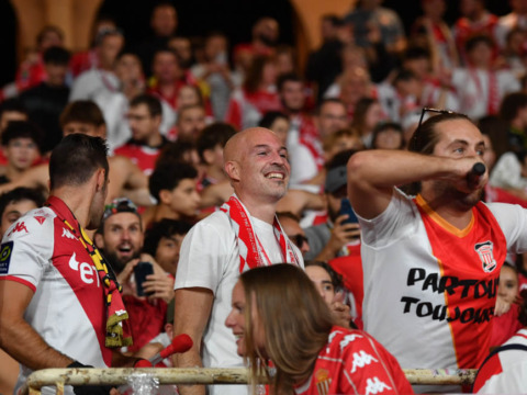 Il giro d'onore delle leggende monegasche per la partita del centenario dell'AS Monaco