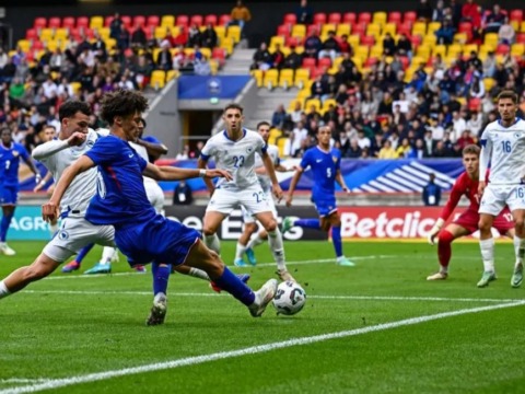 Maghnes Akliouche scores, Folarin Balogun has an assist