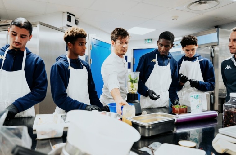 Huit élèves de La Diagonale en cuisine pour leur projet collectif !