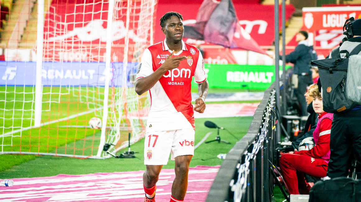 Wilfried Singo dans l'Équipe type de la Ligue 1 en 2024 !