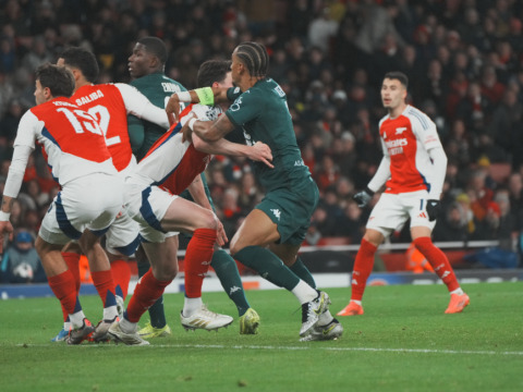 Longtemps au coude à coude, l'AS Monaco cède contre Arsenal