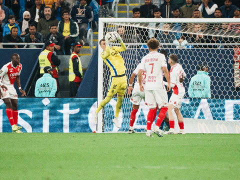 Philipp Köhn en mode mur et MVP du Trophée des Champions